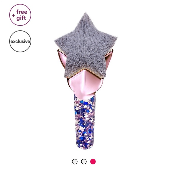 It Cosmetics LTE Star Foundation Brush - Picture 4 of 8